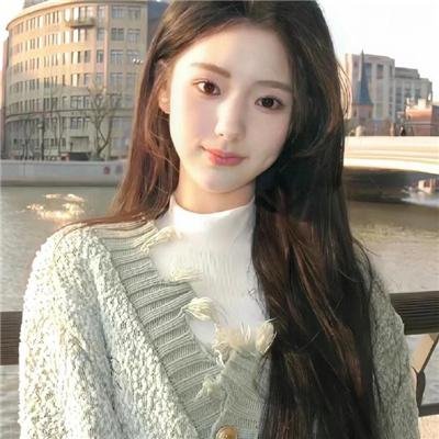 沙滩上的夏娃